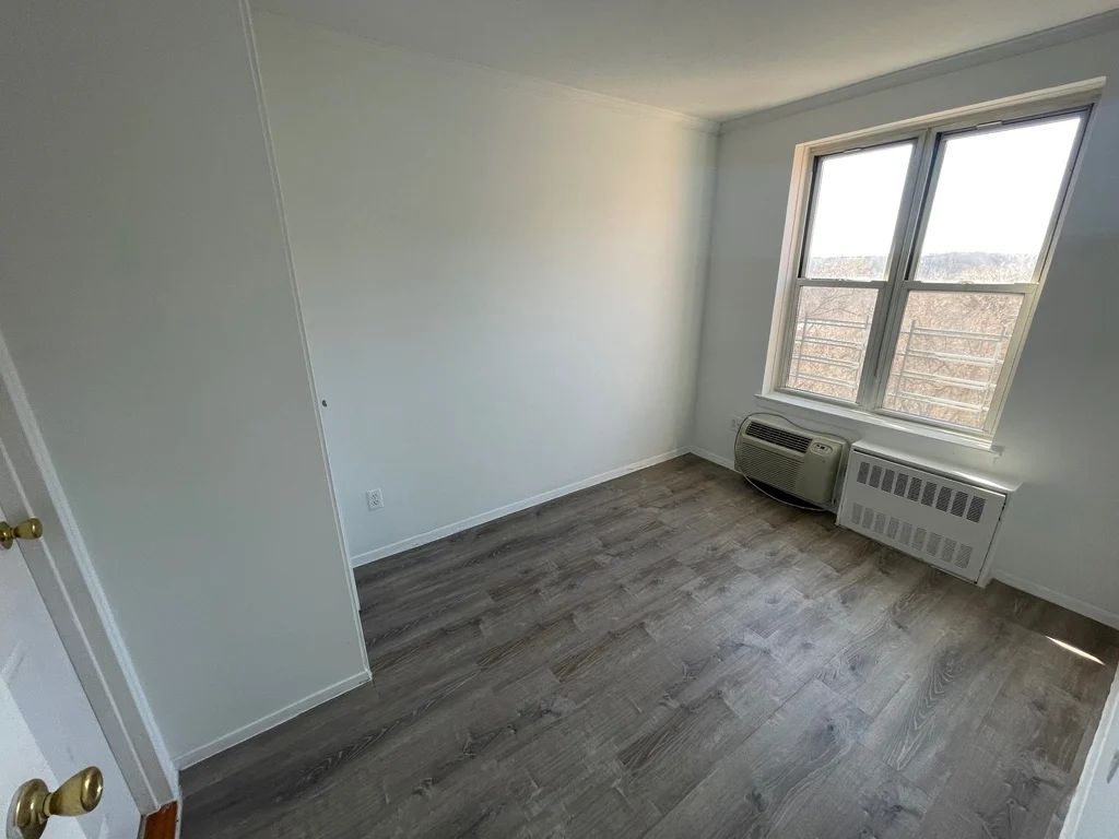 Apartment Douglaston Pkwy Queens, NY 11363, MLS-RD5597-10