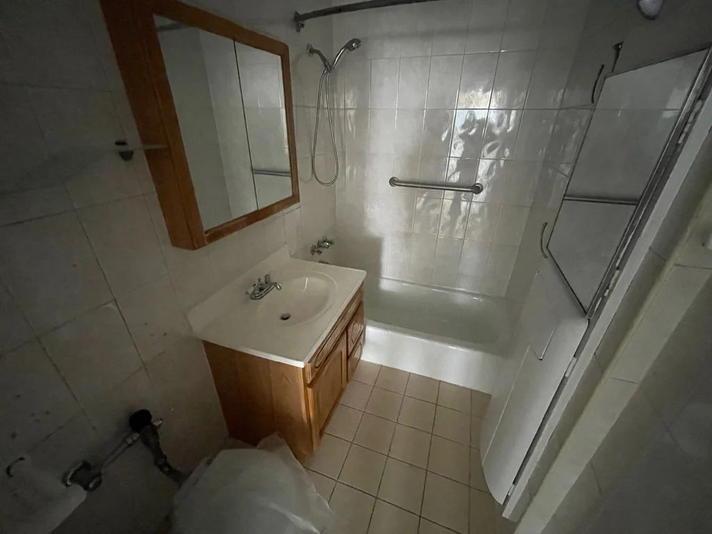 Apartment Douglaston Pkwy Queens, NY 11363, MLS-RD5597-14