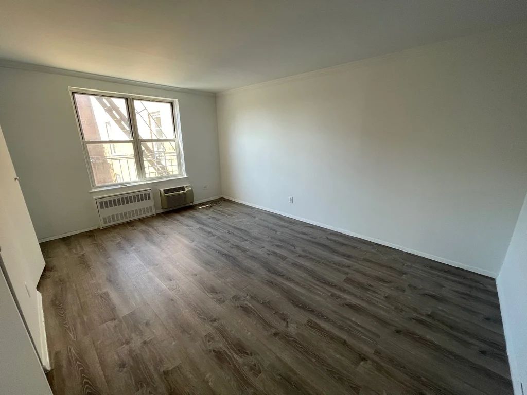 Apartment Douglaston Pkwy Queens, NY 11363, MLS-RD5597-15