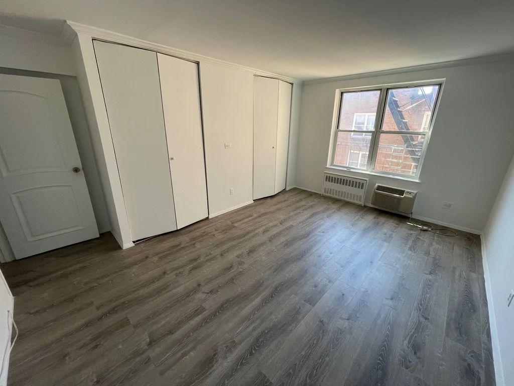 Apartment Douglaston Pkwy Queens, NY 11363, MLS-RD5597-16