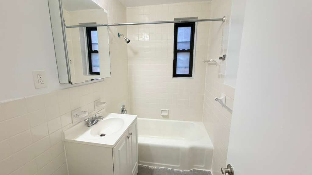 Apartment 77th Street Queens, NY 11372, MLS-RD5598-5