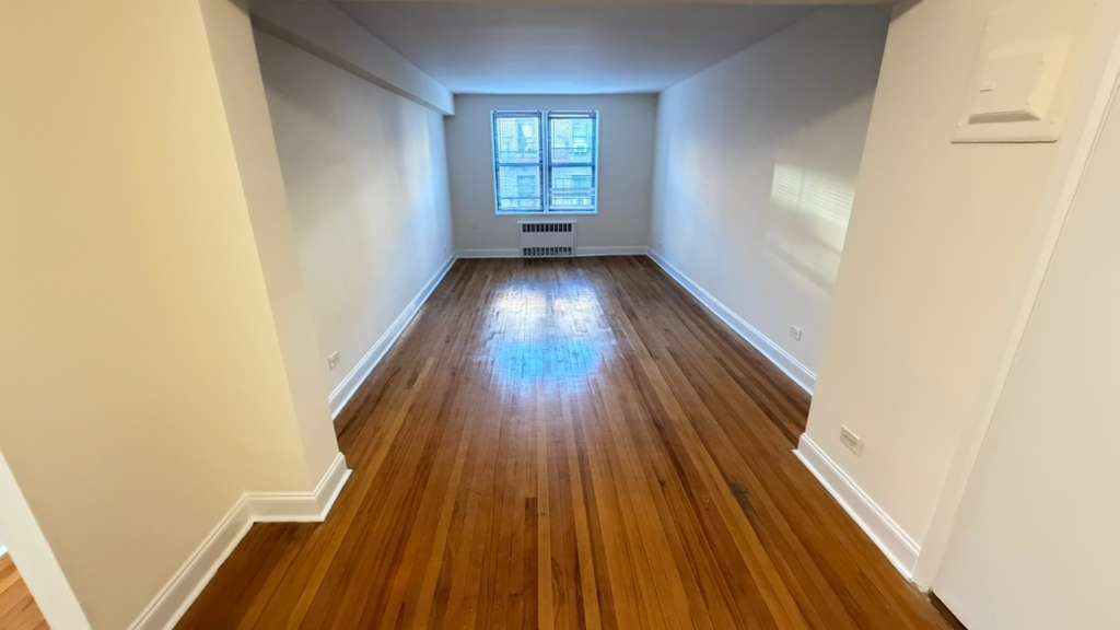 Apartment 77th Street Queens, NY 11372, MLS-RD5598-10