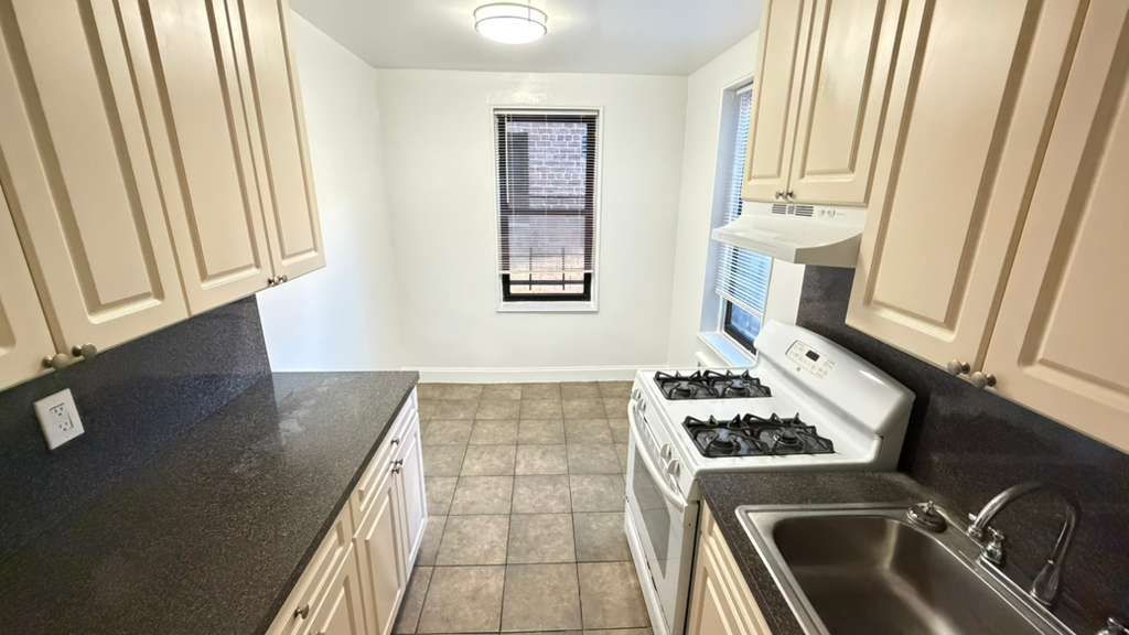 Apartment 77th Street Queens, NY 11372, MLS-RD5598-15