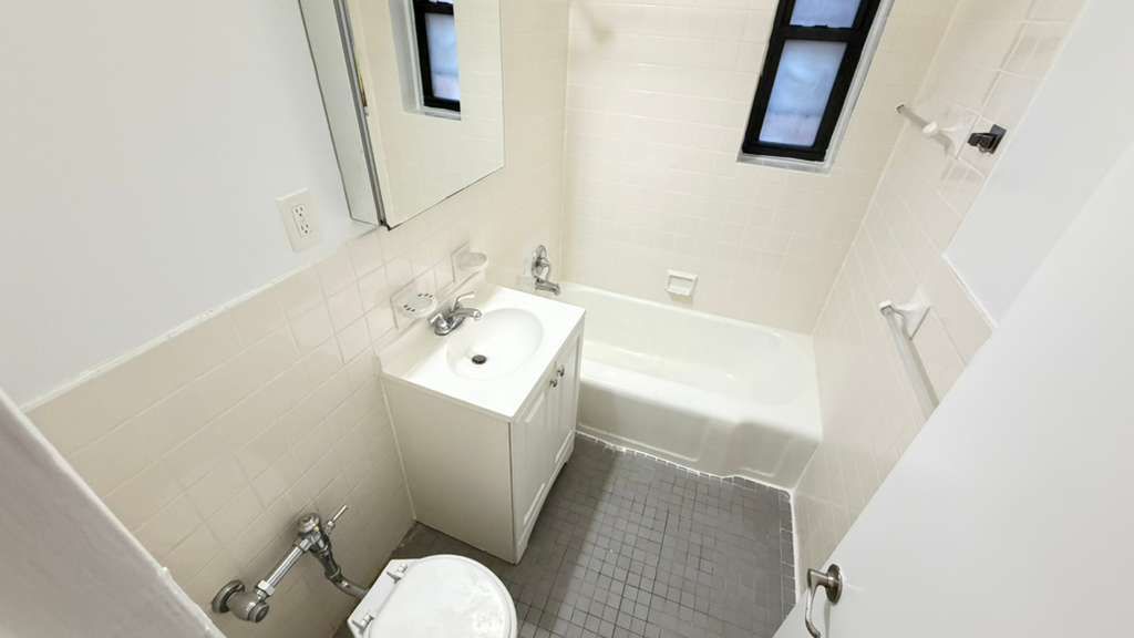 Apartment 77th Street Queens, NY 11372, MLS-RD5598-16