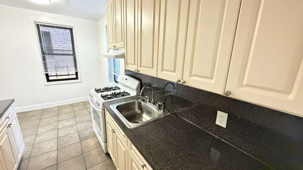 Apartment 77th Street Queens, NY 11372, MLS-RD5598-17