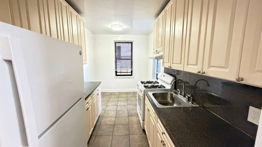 Apartment 77th Street Queens, NY 11372, MLS-RD5598-18