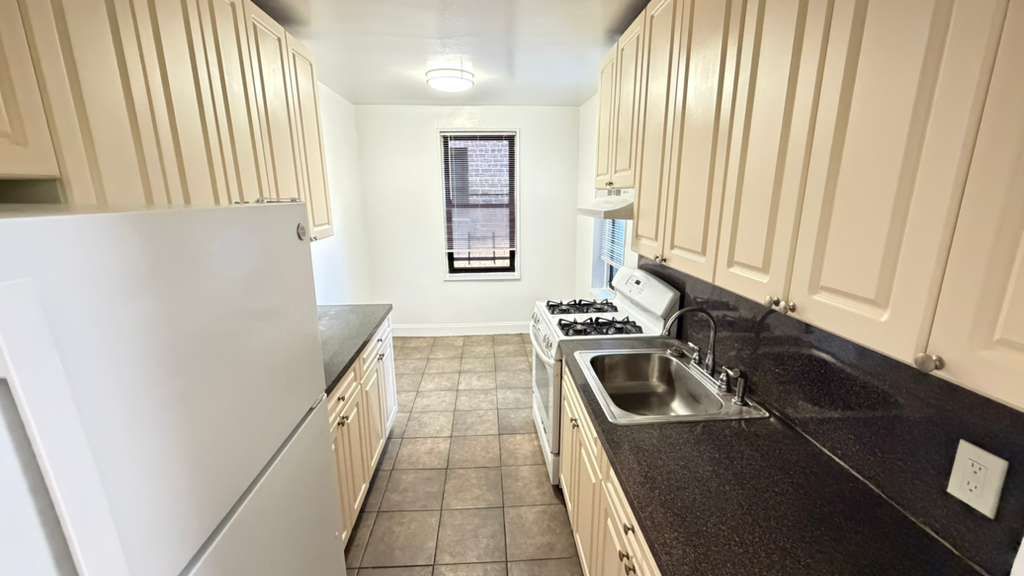 Apartment 77th Street Queens, NY 11372, MLS-RD5598-19