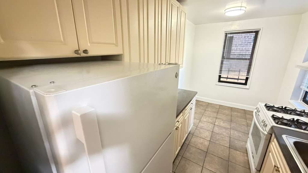 Apartment 77th Street  Queens, NY 11372, MLS-RD5598-20