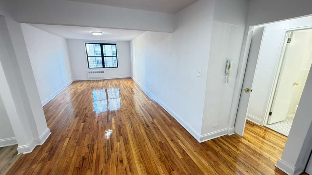 Apartment 103rd Street  Queens, NY 11375, MLS-RD5606-7