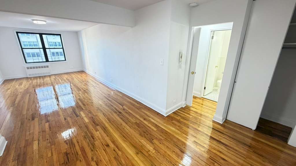 Apartment 103rd Street  Queens, NY 11375, MLS-RD5606-8