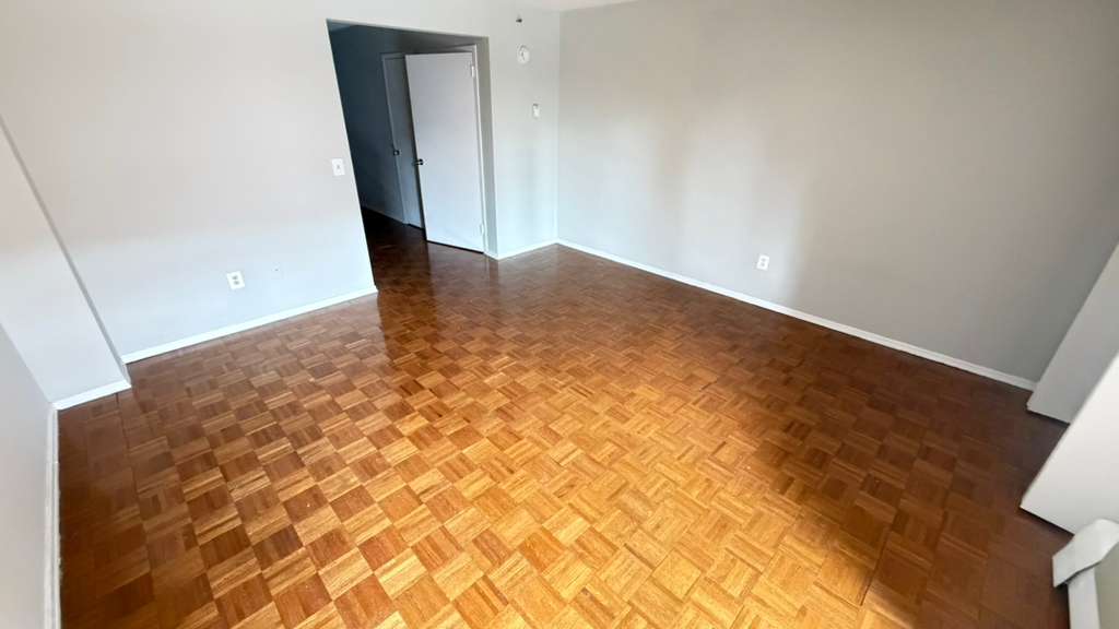 Apartment Northern Blvd  Queens, NY 11354, MLS-RD5612-9