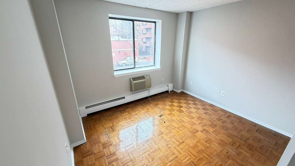 Apartment Northern Blvd Queens, NY 11354, MLS-RD5613-17