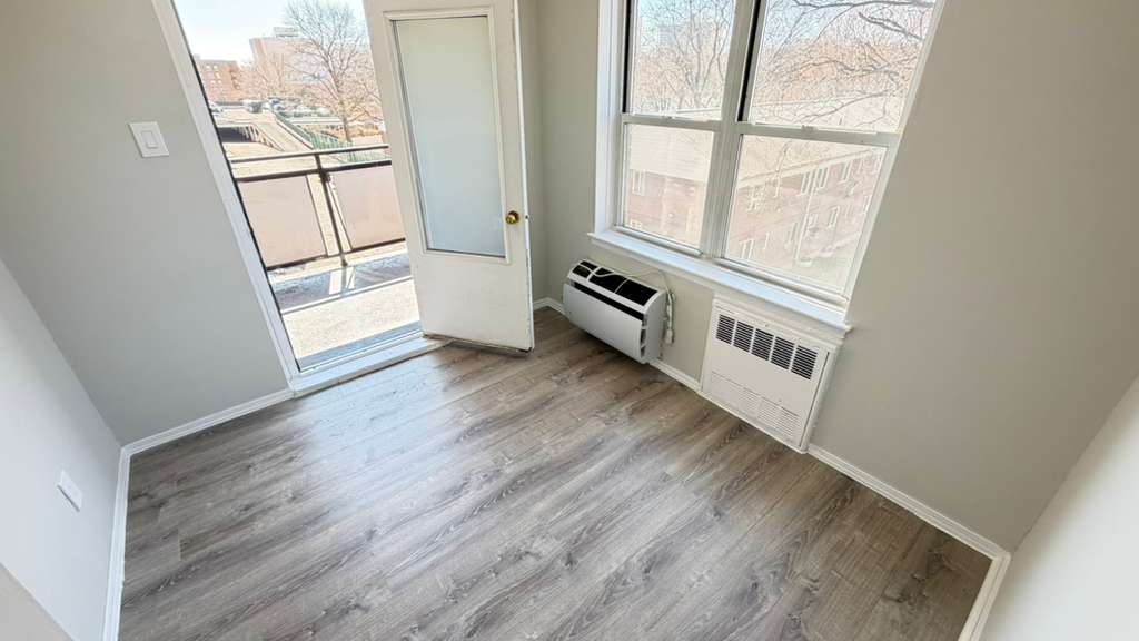 Apartment Bell Blvd Queens, NY 11360, MLS-RD5638-13