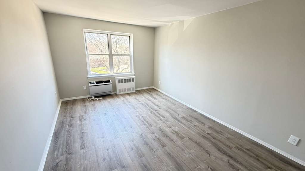 Apartment Bell Blvd Queens, NY 11360, MLS-RD5638-15