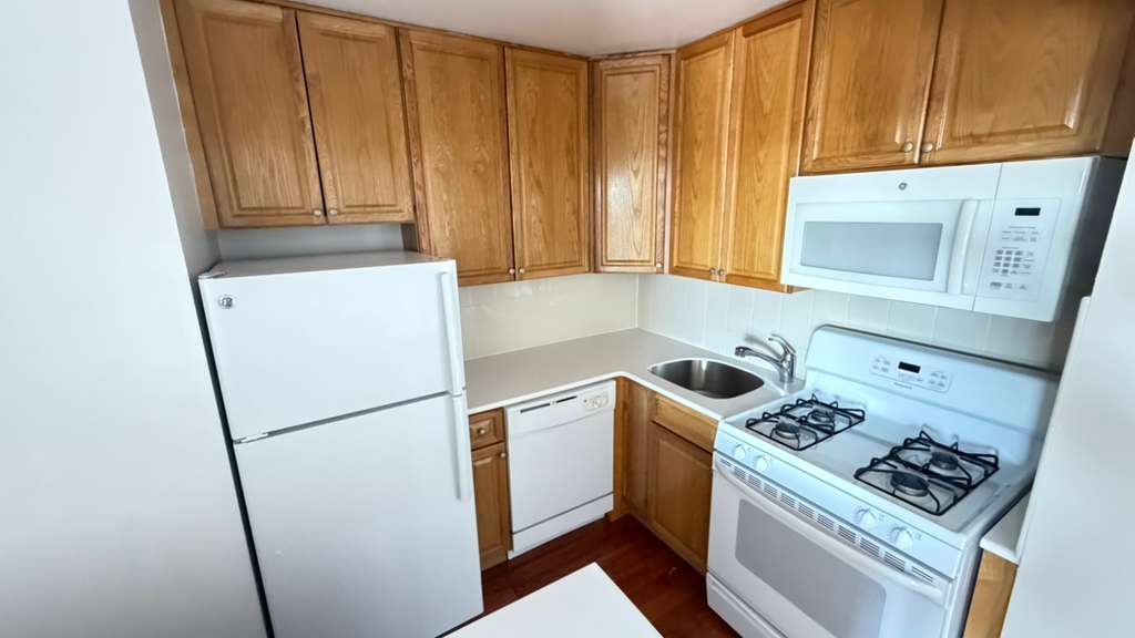 Apartment Bell Blvd Queens, NY 11360, MLS-RD5640-3