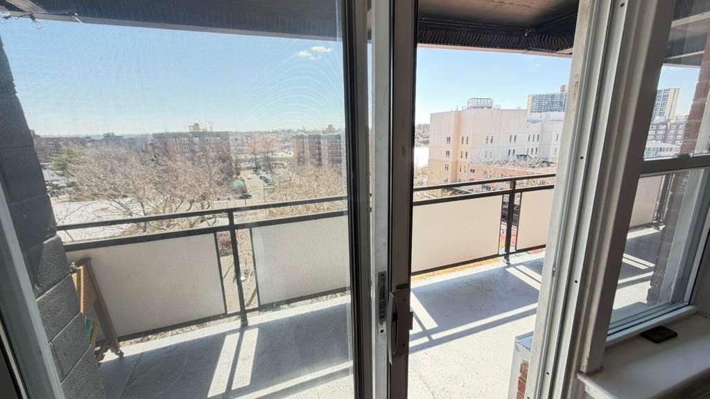 Apartment Bell Blvd Queens, NY 11360, MLS-RD5640-15