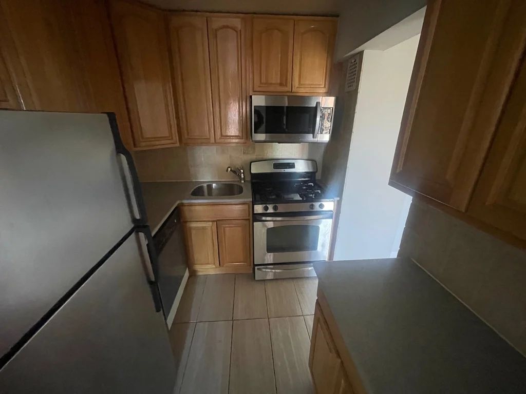 Apartment Bell Blvd Queens, NY 11360, MLS-RD5642-5
