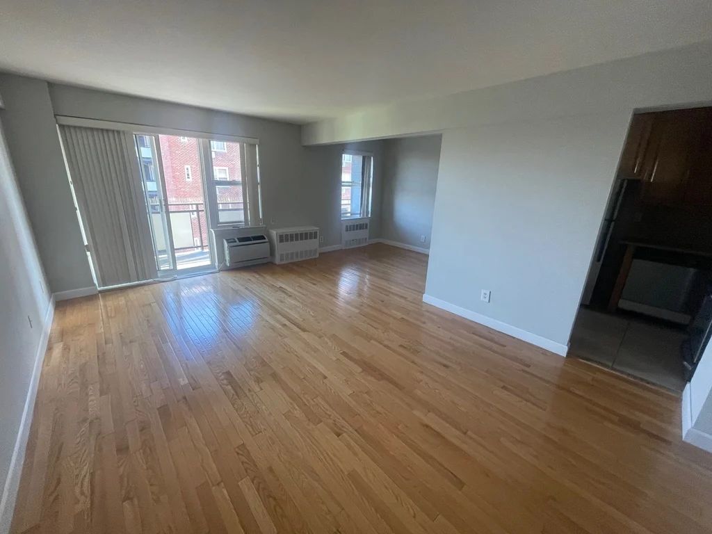Apartment Bell Blvd Queens, NY 11360, MLS-RD5642-14