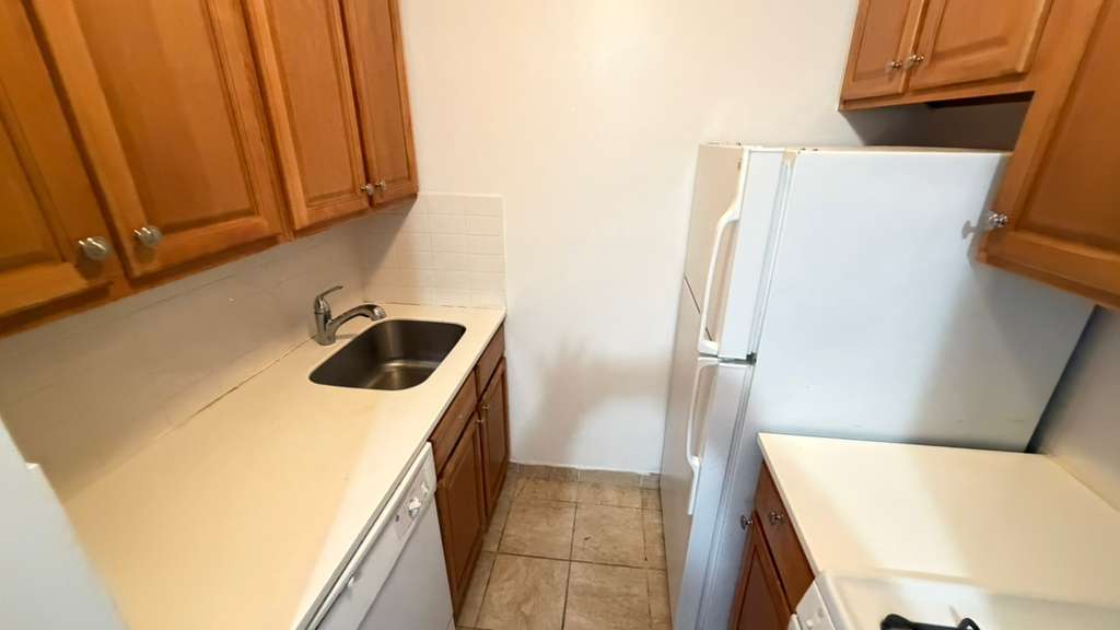 Apartment Bell Blvd  Queens, NY 11360, MLS-RD5643-4