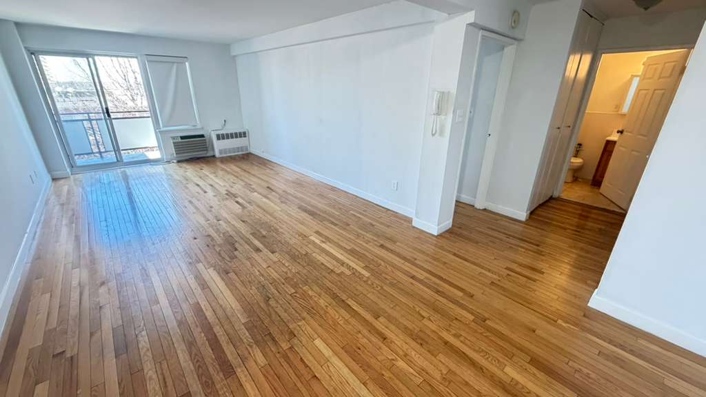Apartment Bell Blvd  Queens, NY 11360, MLS-RD5643-6