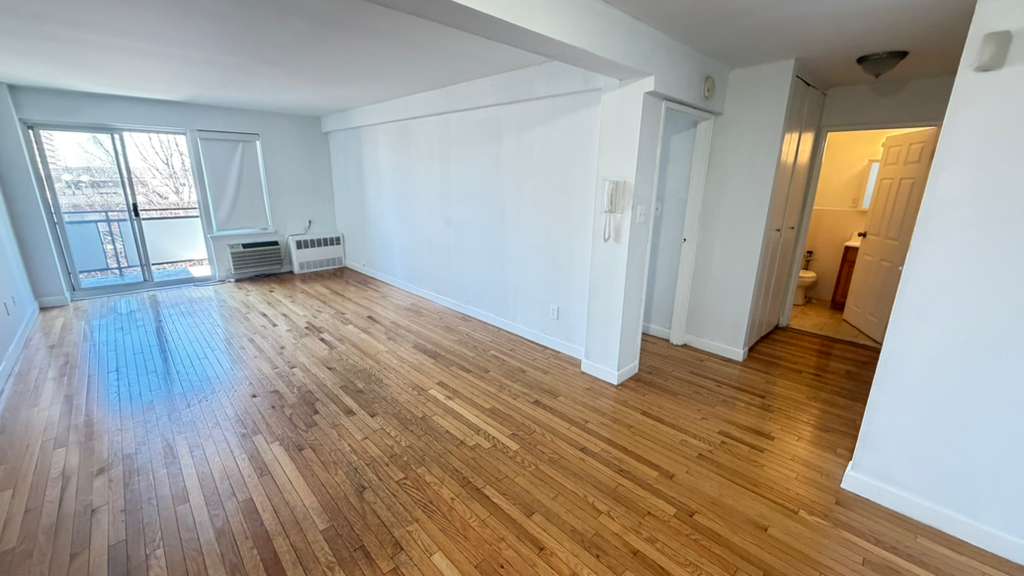 Apartment Bell Blvd  Queens, NY 11360, MLS-RD5643-7