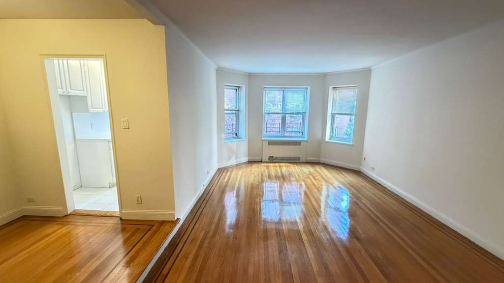 Apartment Yellowstone Blvd  Queens, NY 11375, MLS-RD5649-3