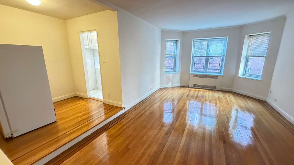 Apartment Yellowstone Blvd  Queens, NY 11375, MLS-RD5649-5