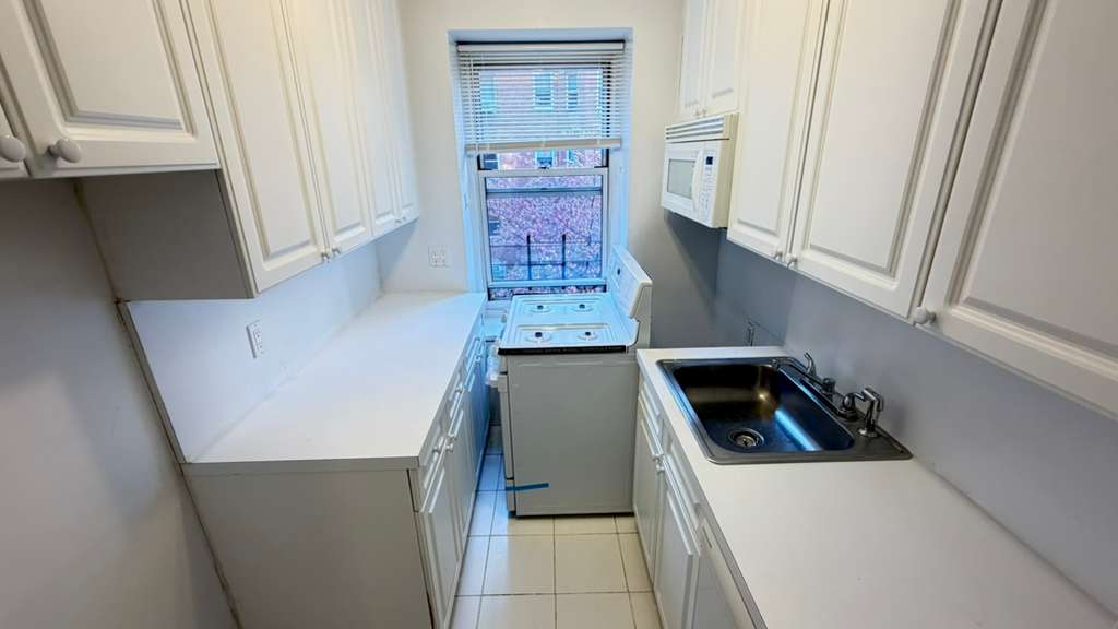 Apartment Yellowstone Blvd  Queens, NY 11375, MLS-RD5649-8