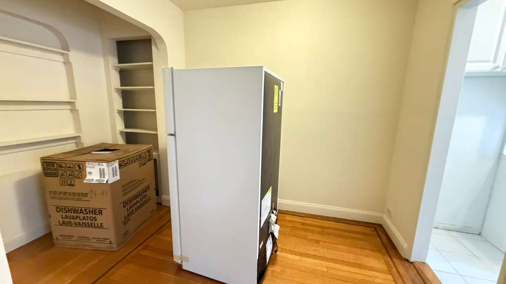 Apartment Yellowstone Blvd  Queens, NY 11375, MLS-RD5649-11