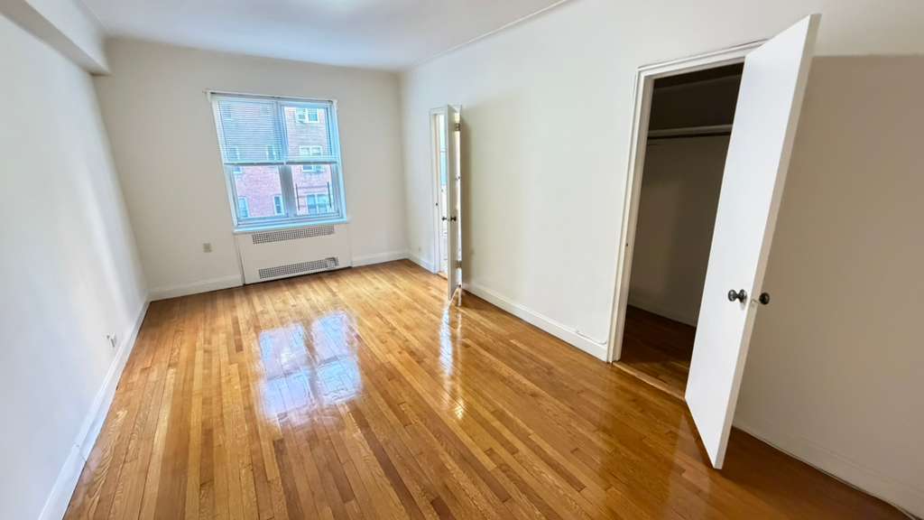 Apartment Yellowstone Blvd  Queens, NY 11375, MLS-RD5649-13