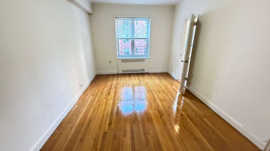 Apartment Yellowstone Blvd  Queens, NY 11375, MLS-RD5649-14