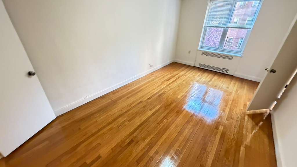 Apartment Yellowstone Blvd  Queens, NY 11375, MLS-RD5649-15