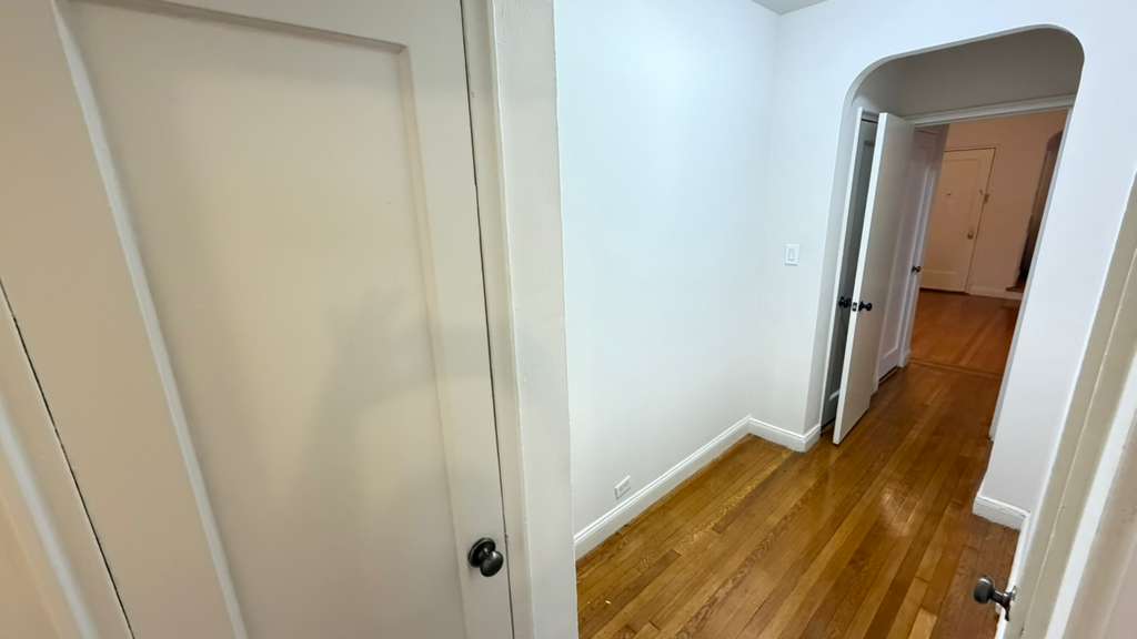 Apartment Yellowstone Blvd  Queens, NY 11375, MLS-RD5649-17