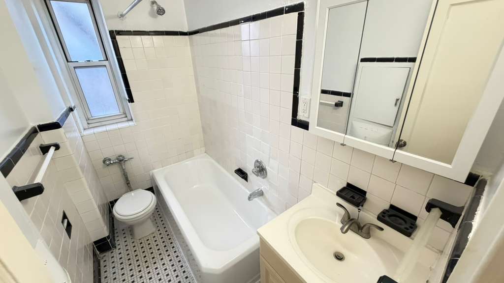 Apartment Yellowstone Blvd  Queens, NY 11375, MLS-RD5649-18