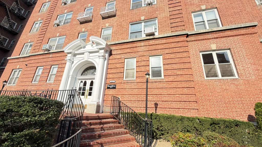 Apartment Yellowstone Blvd  Queens, NY 11375, MLS-RD5649-21