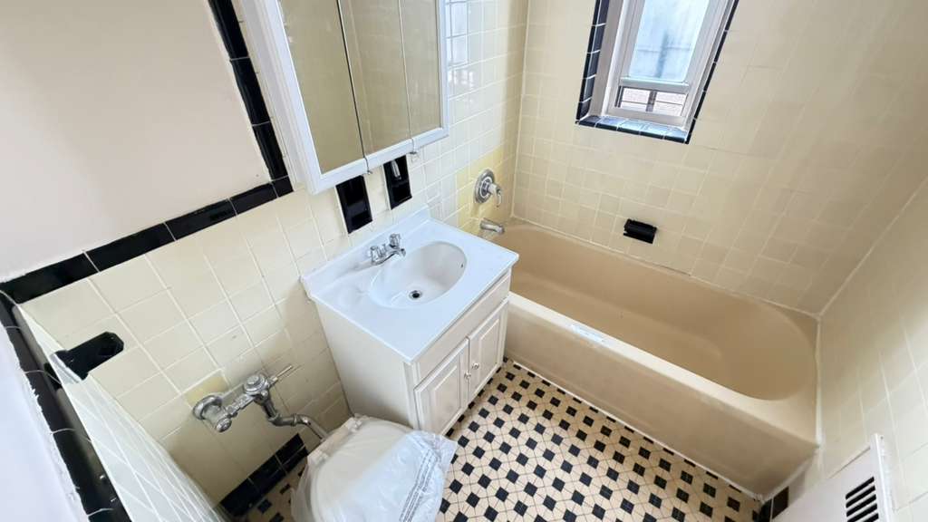 Apartment 76th Drive Queens, NY 11375, MLS-RD5651-18