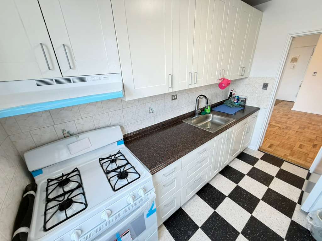 Apartment Queens Blvd  Queens, NY 11375, MLS-RD5652-6