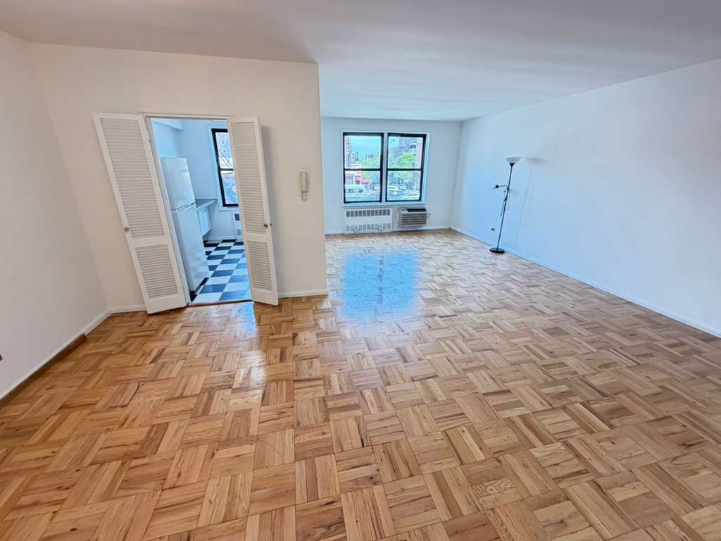Apartment Queens Blvd  Queens, NY 11375, MLS-RD5652-7