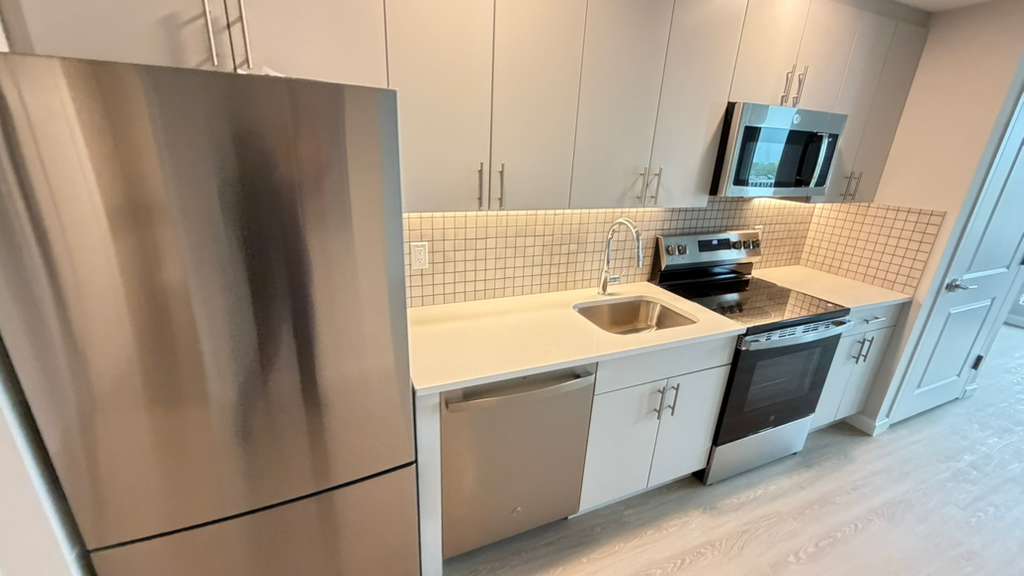 Apartment Hillside Avenue   Queens, NY 11432, MLS-RD5669-4