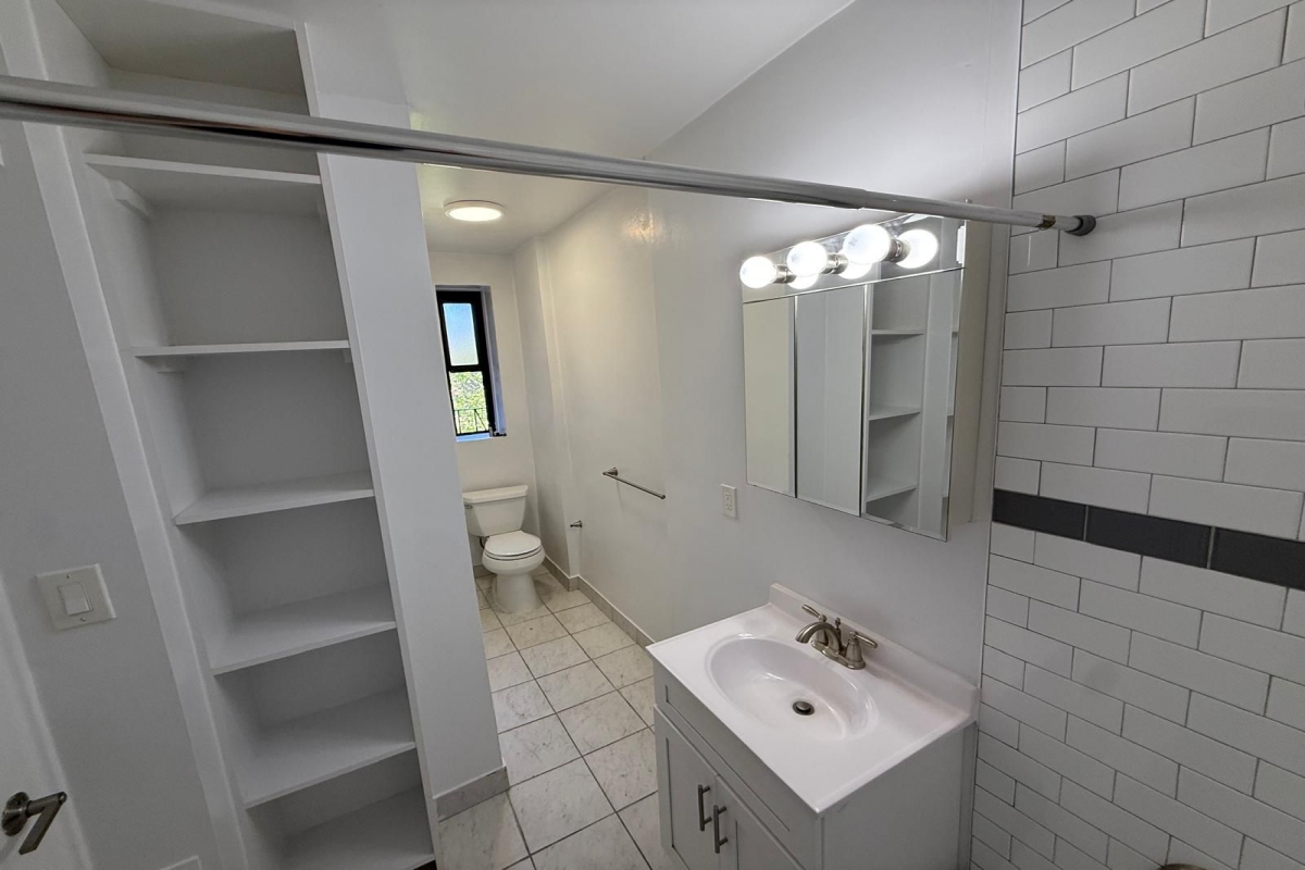 Apartment Pershing Crescent  Queens, NY 11435, MLS-RD5687-2