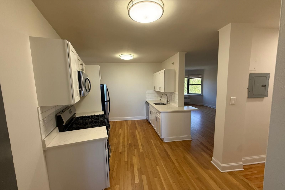Apartment Pershing Crescent  Queens, NY 11435, MLS-RD5687-8