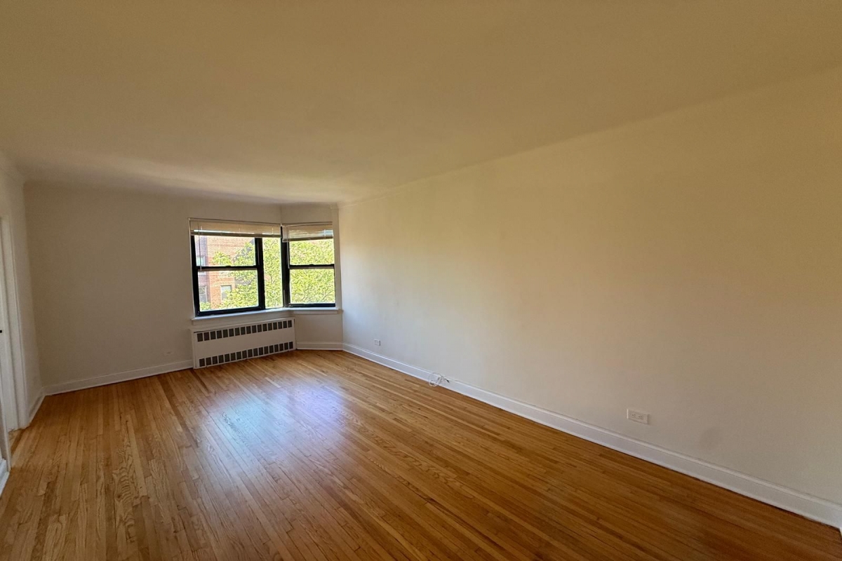 Apartment Pershing Crescent  Queens, NY 11435, MLS-RD5687-9