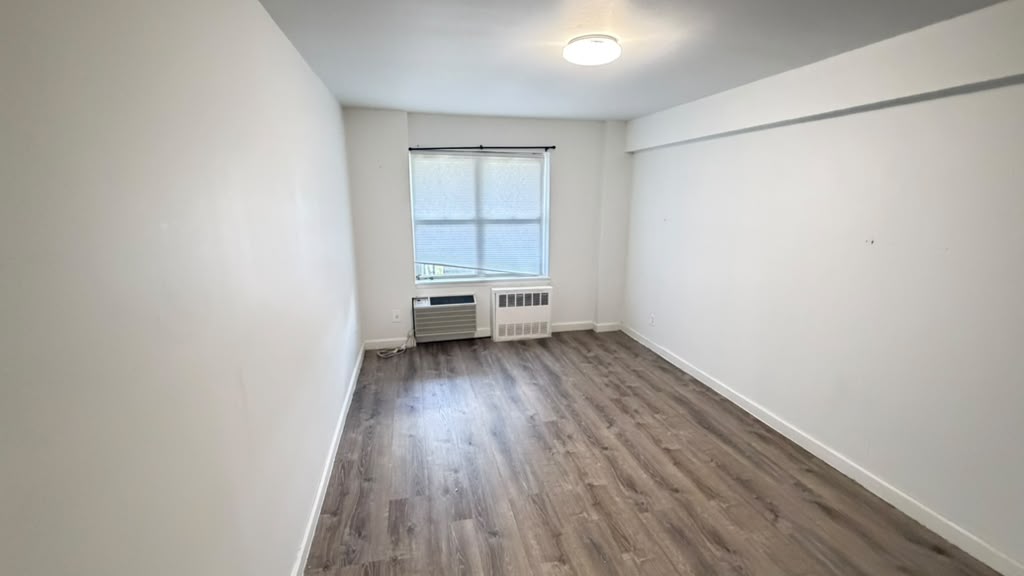 Apartment Bell Blvd  Queens, NY 11360, MLS-RD5692-10