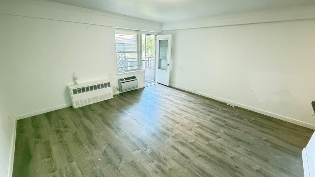 Apartment Bell Blvd  Queens, NY 11360, MLS-RD5692-16