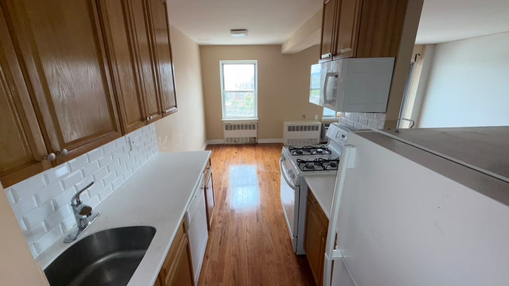Apartment Bell Blvd  Queens, NY 11360, MLS-RD5693-10