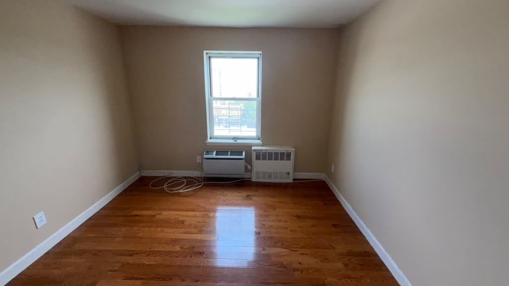 Apartment Bell Blvd  Queens, NY 11360, MLS-RD5693-14