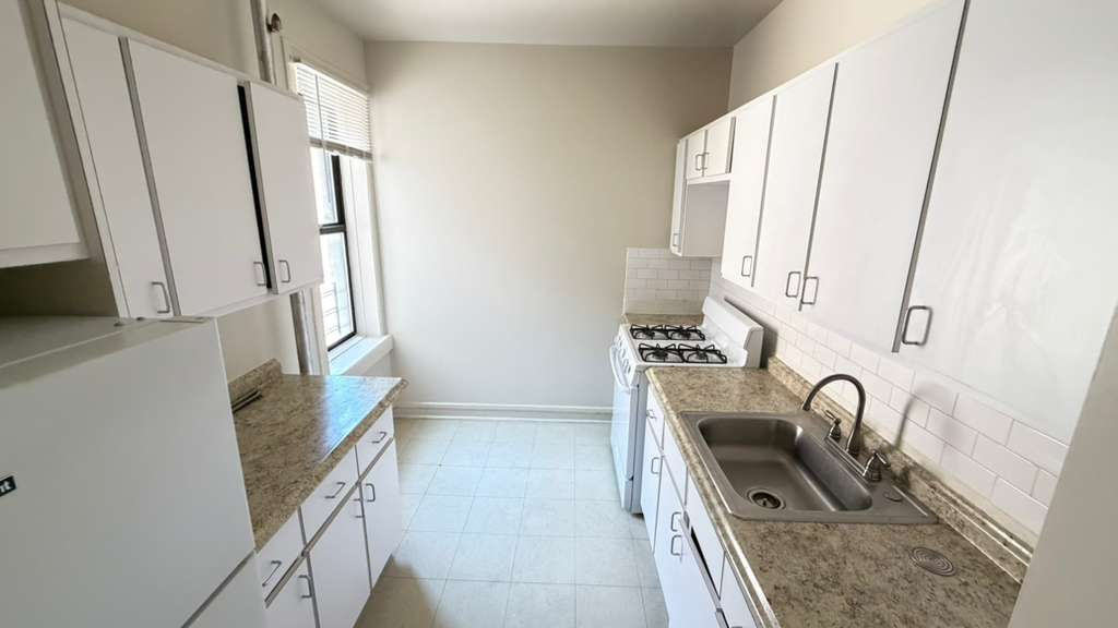 Apartment 35th Avenue  Queens, NY 11372, MLS-RD5710-2
