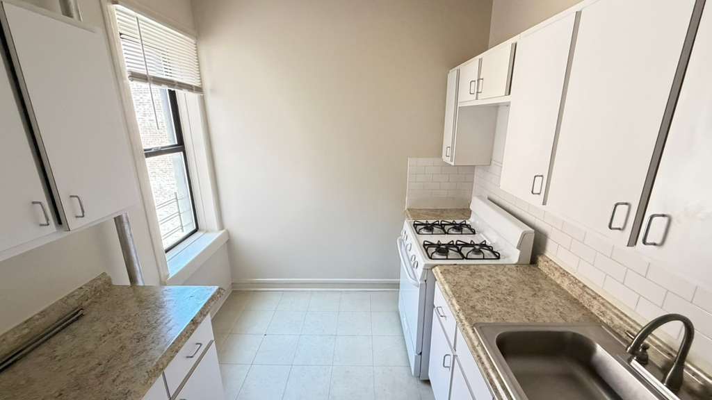 Apartment 35th Avenue  Queens, NY 11372, MLS-RD5710-3