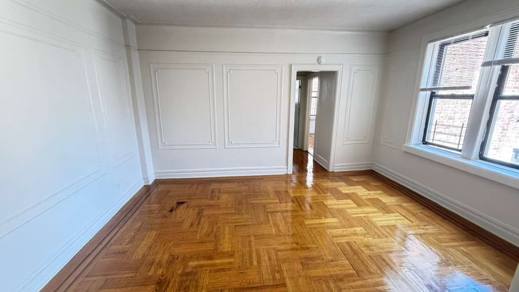 Apartment 35th Avenue  Queens, NY 11372, MLS-RD5710-8