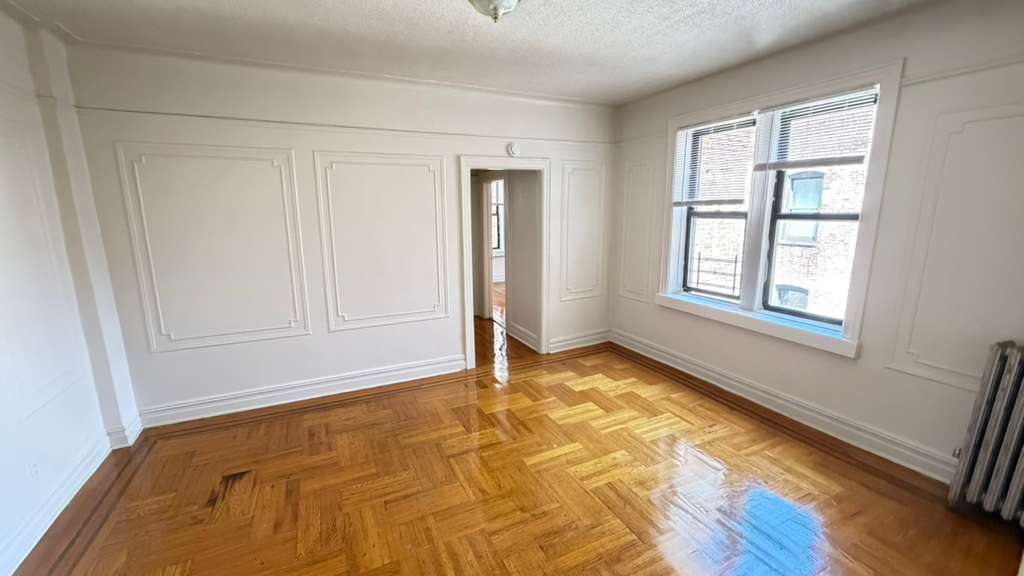 Apartment 35th Avenue  Queens, NY 11372, MLS-RD5710-9